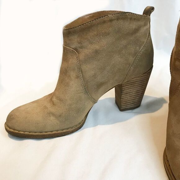 tan Suede Ankle Booties 💚🌻 - Picture 2 of 11